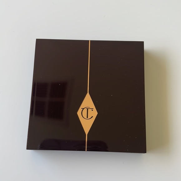 Charlotte Tilbury Luxury Eye Pallet - Walk of No Shame - Picture 2 of 4